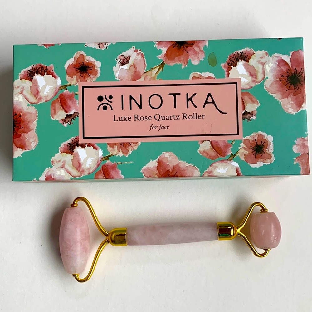 ROSE Quartz Face Roller with Velvet Pouch